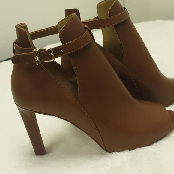 New***Michael Kors - Picture 1 of 5